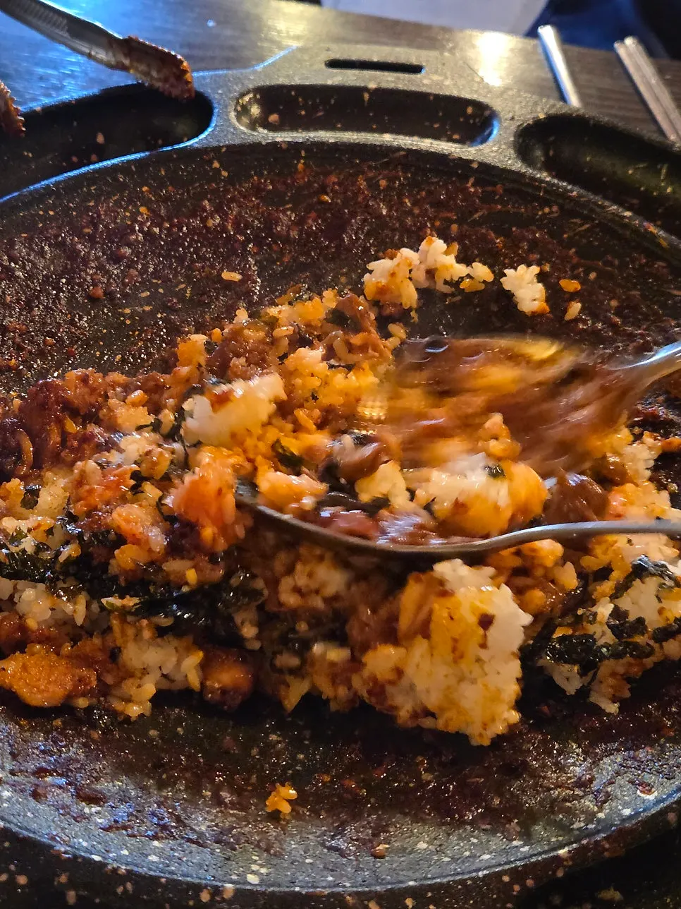 치즈 날치 볶음밥 조리 장면