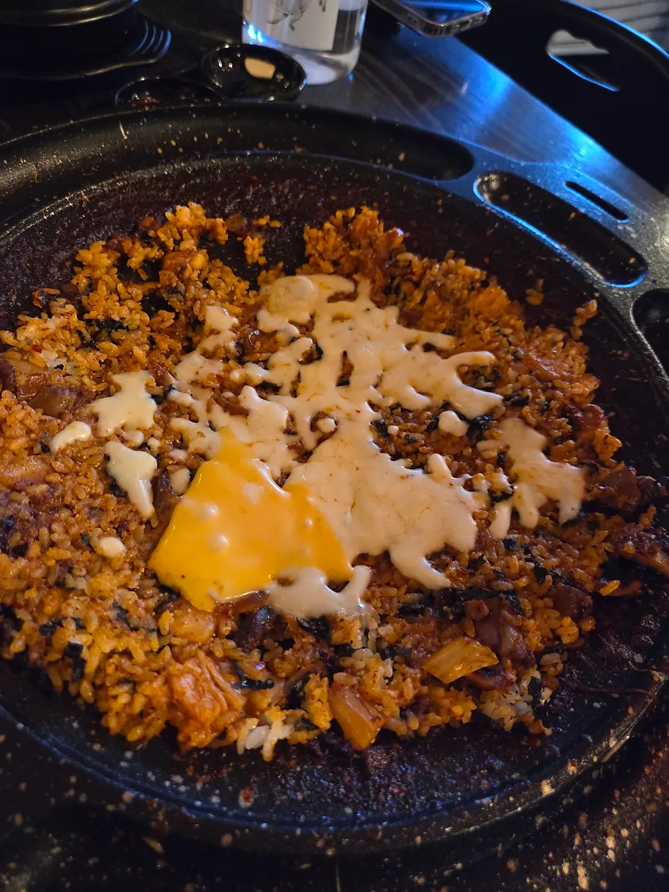 치즈가 늘어나는 날치 볶음밥