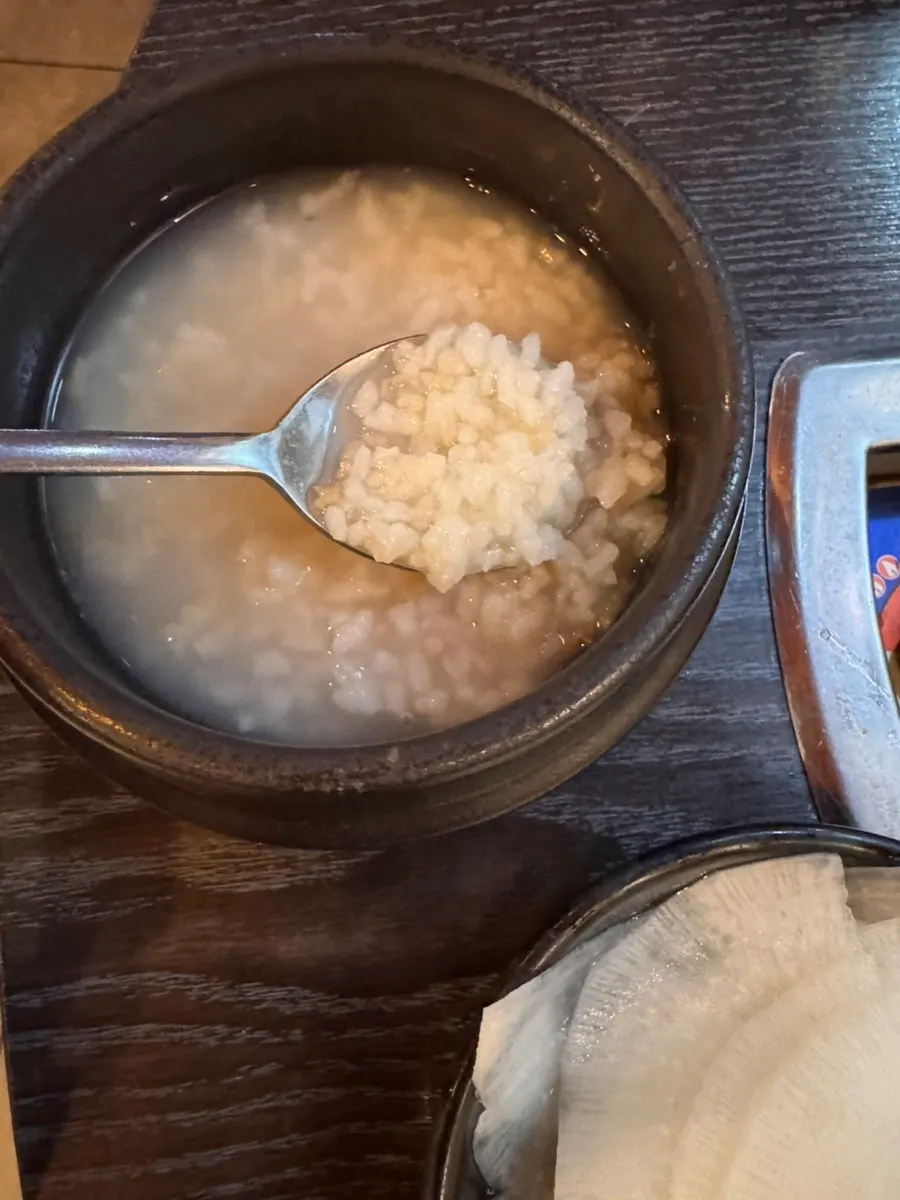 기본으로 나온 누룽지탕과 계란찜, 콘치즈