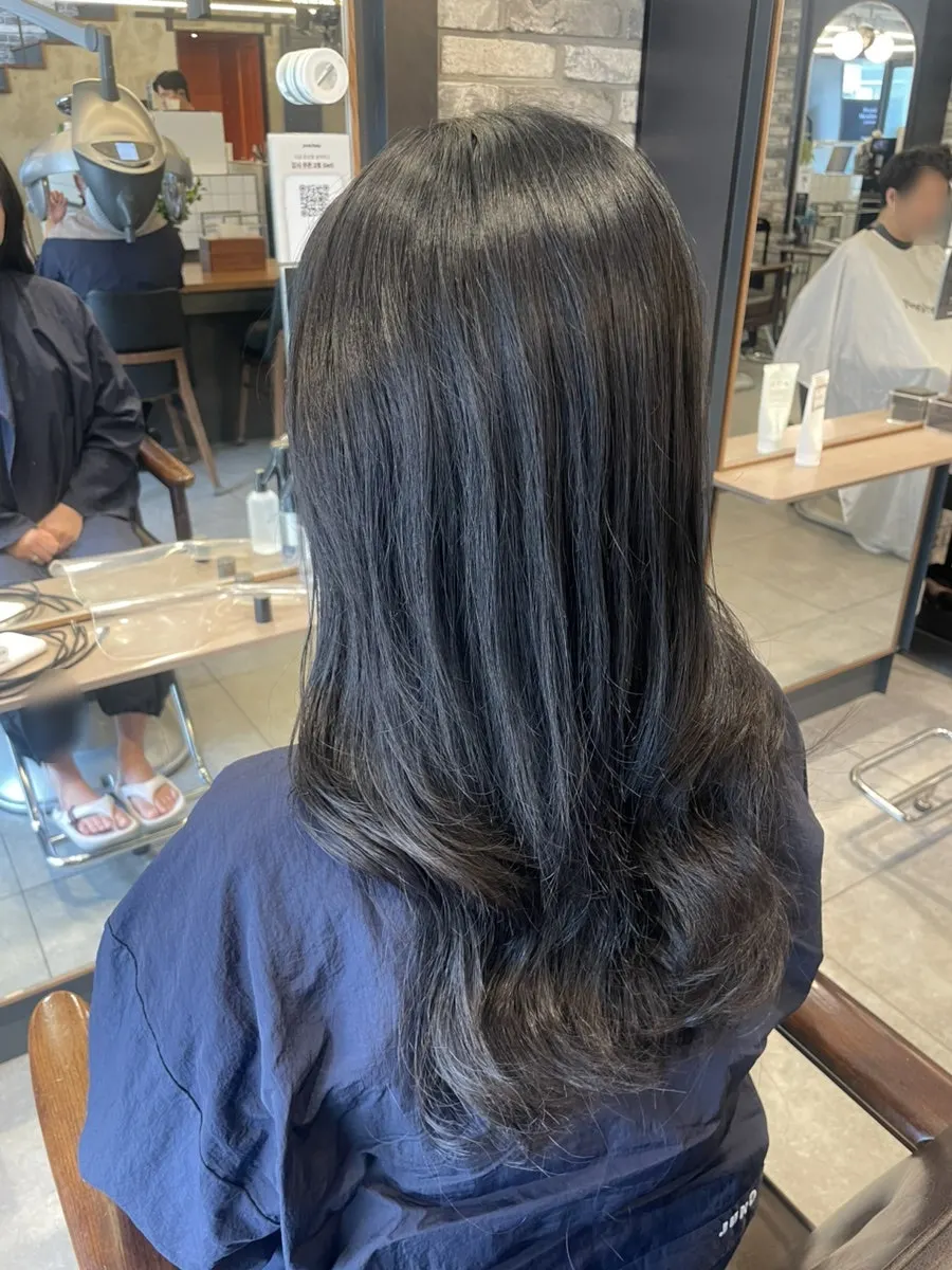 Naturally falling layered perm curls