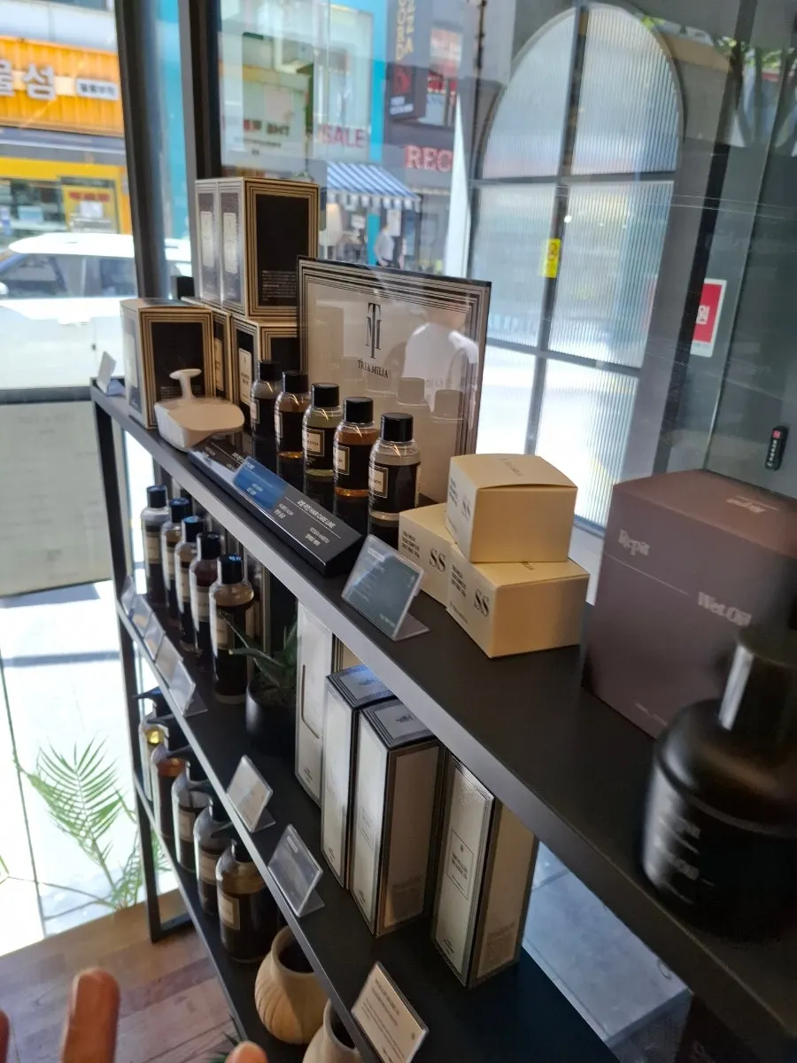 Interior decor of Juno Hair Cheonho Rodeo