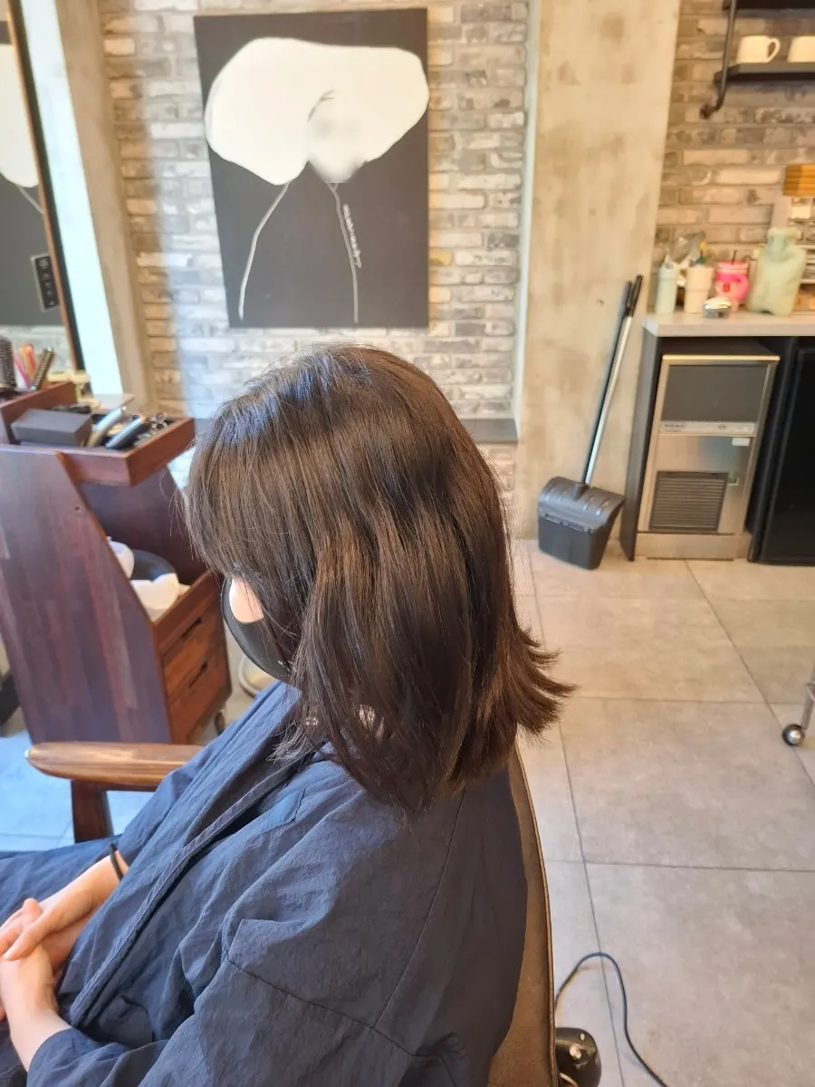 Long hair ends neatened after the cut