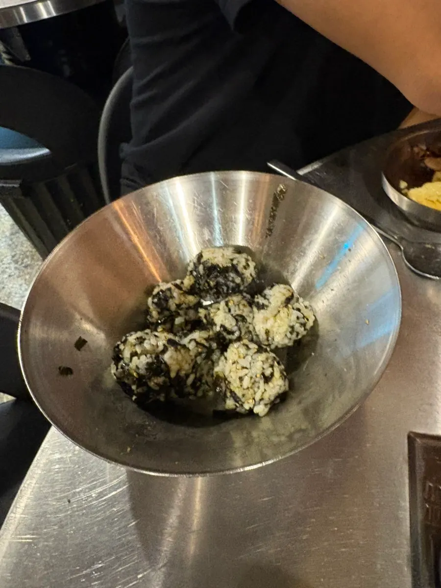 Table setting after ordering Ondogye's rice ball