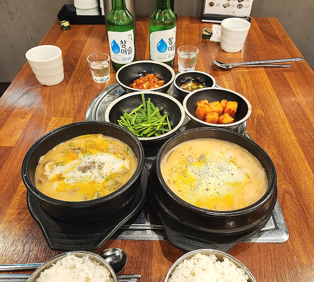 Table spread of oso-ri gukbap and sundae guk at Boseung Hoegwan Cheonho Station Branch