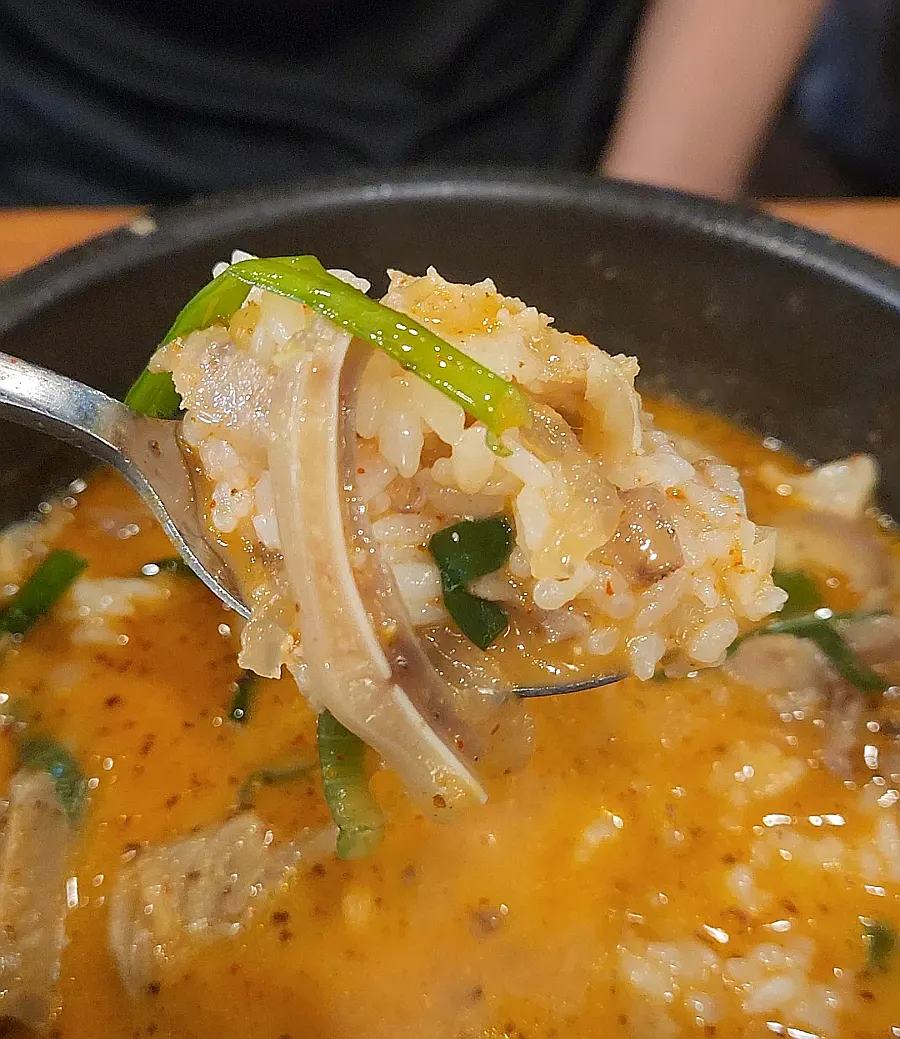 Broth color comparison, sundae guk on the left and oso-ri gukbap on the right