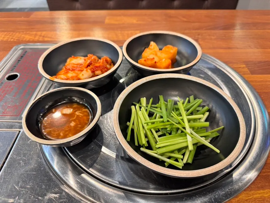 뜨겁게 끓여 나온 항정살국밥
