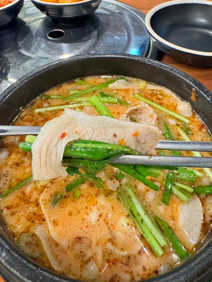 항정수육국밥과 곁들임 반찬