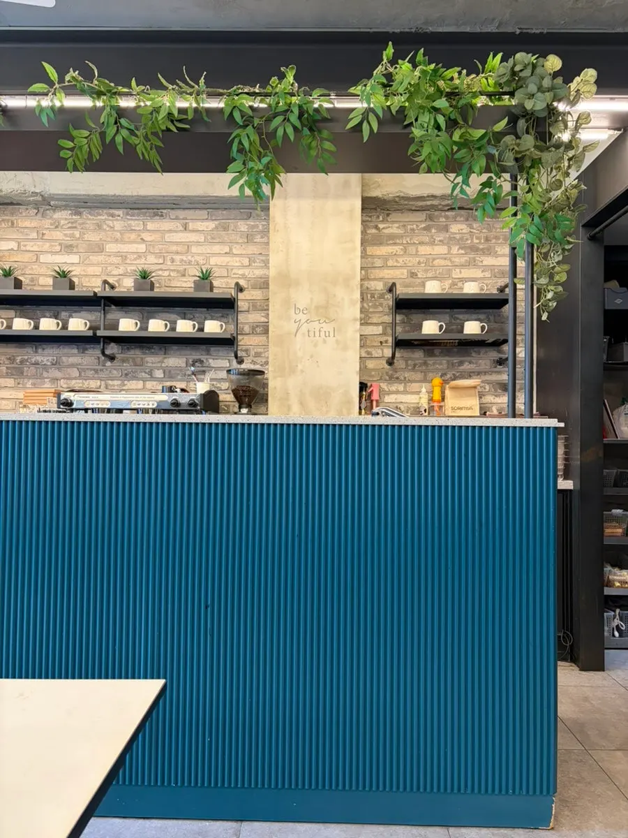 Café-like waiting area on the 2nd floor