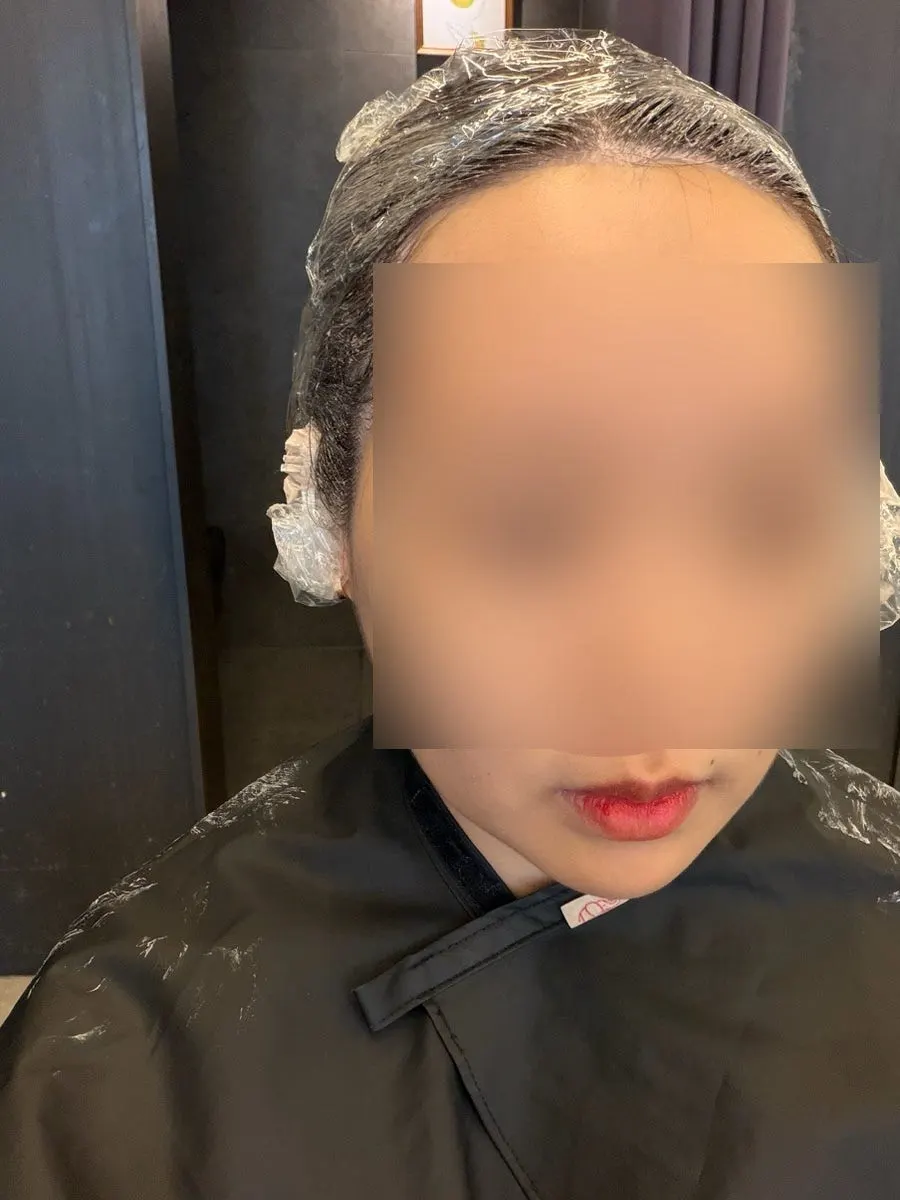 Applying the all-over hair color