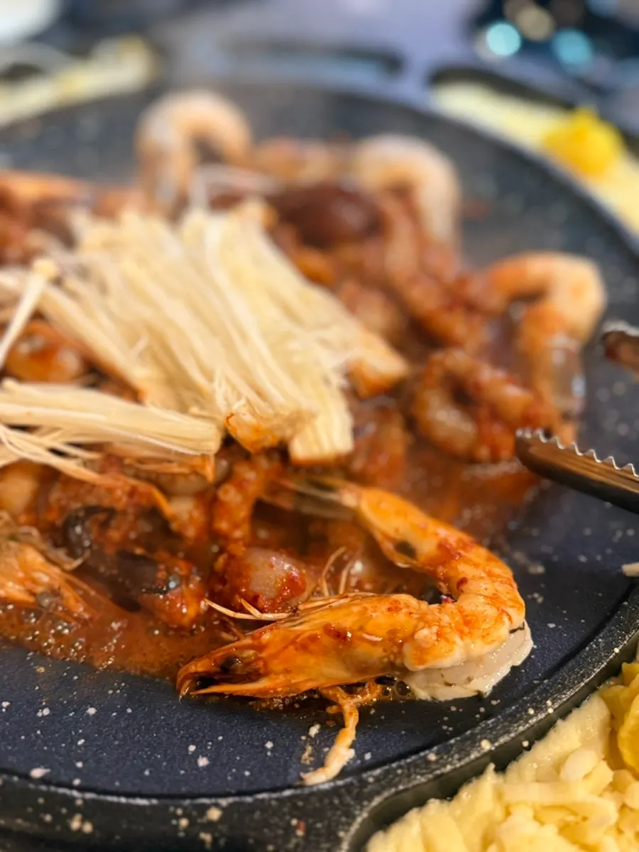 Spicy-seasoned jjukkumi and shrimp