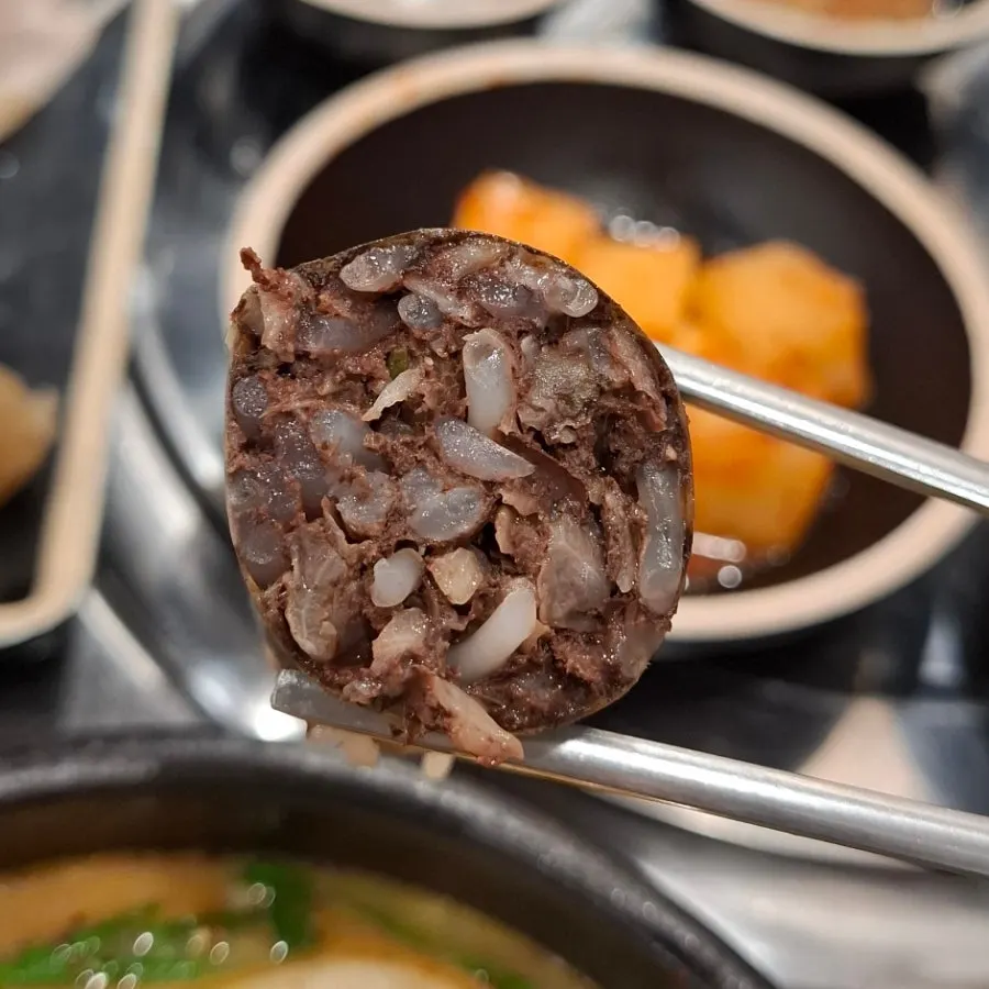 따로 담겨 나온 순대 접시