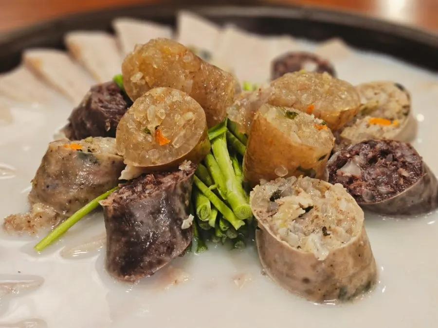 Close-up of sundae hangjeong-suyuk with shallow broth
