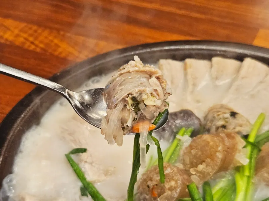 A plate mixing hangjeong-sal and sundae