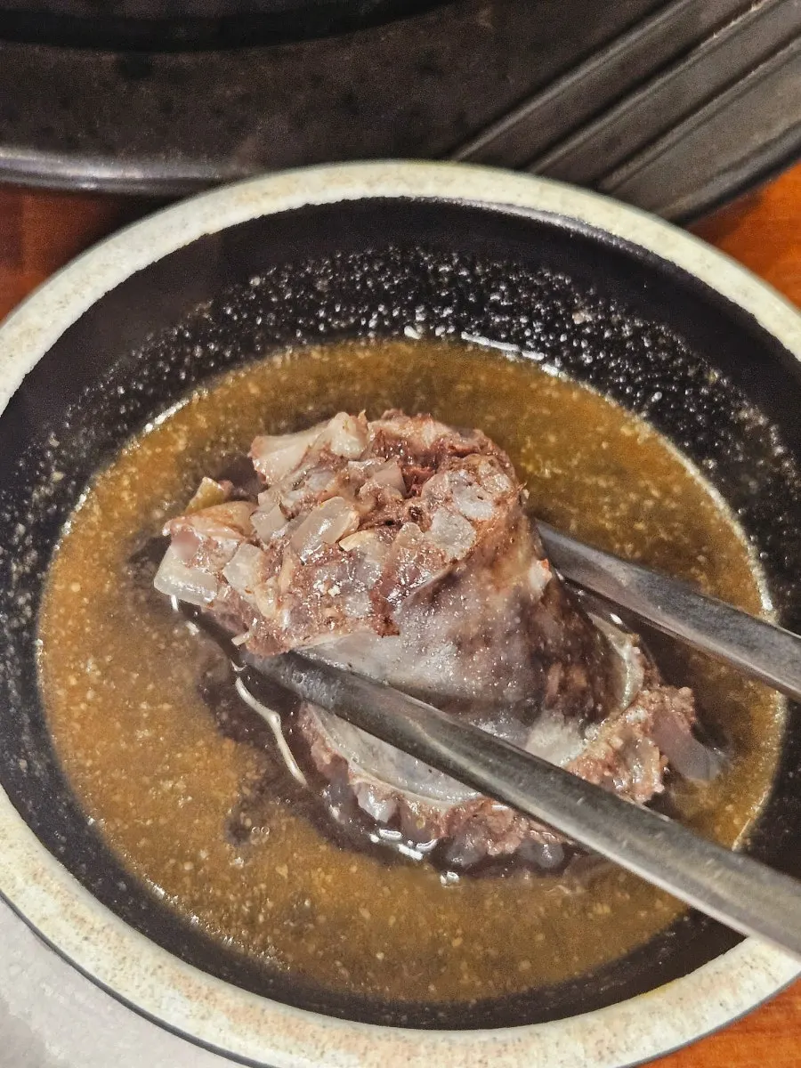 Vertical top-down photo of the sundae hangjeong-suyuk