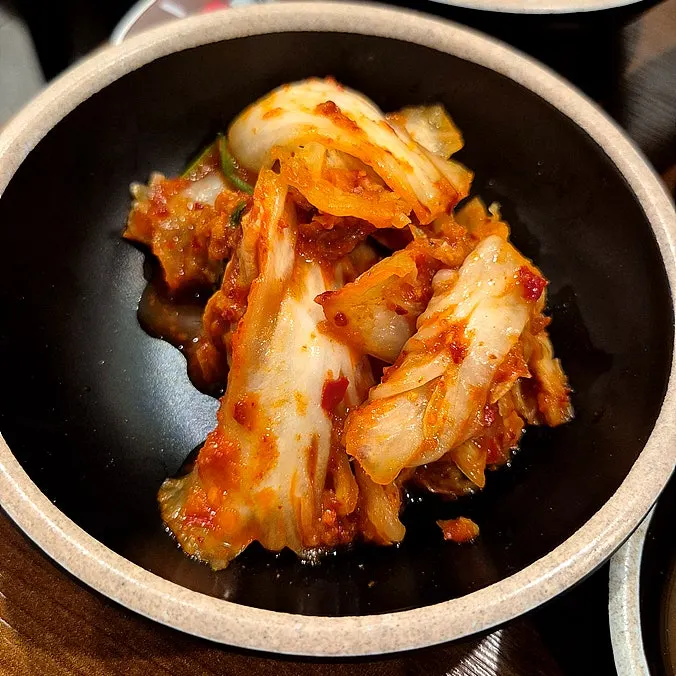 Basic side dishes kkakdugi and geotjeori at a gukbap restaurant