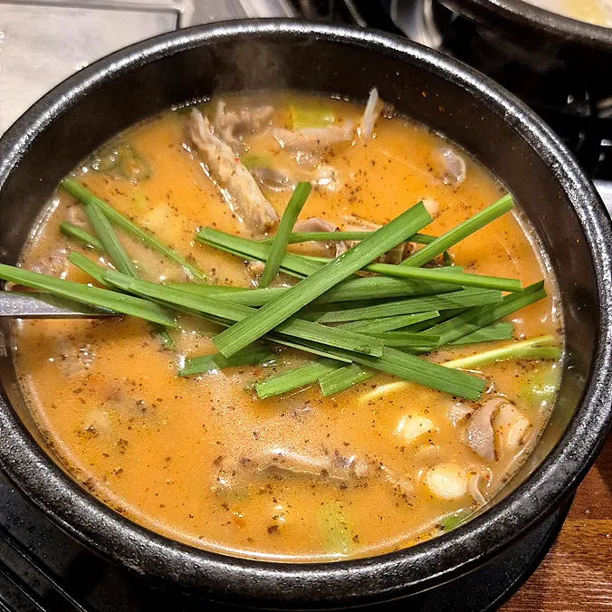 Ingredients in the intestine gukbap with chili paste already mixed in