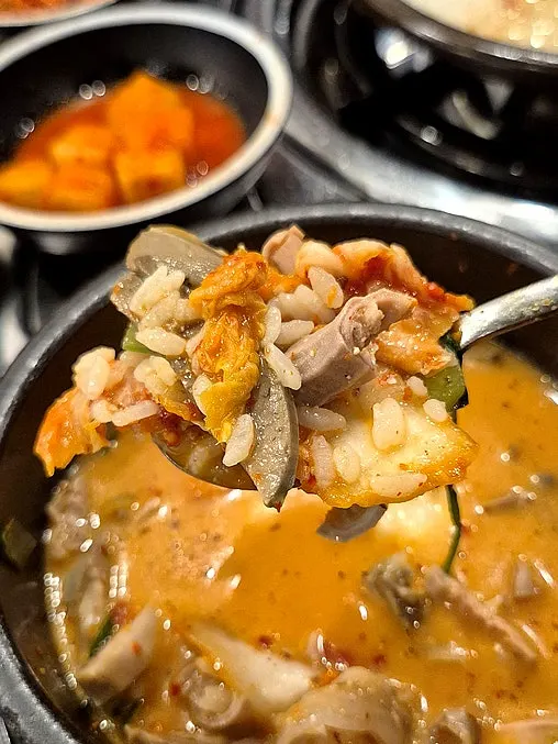 Crunchy geotjeori alongside moist boiled pork