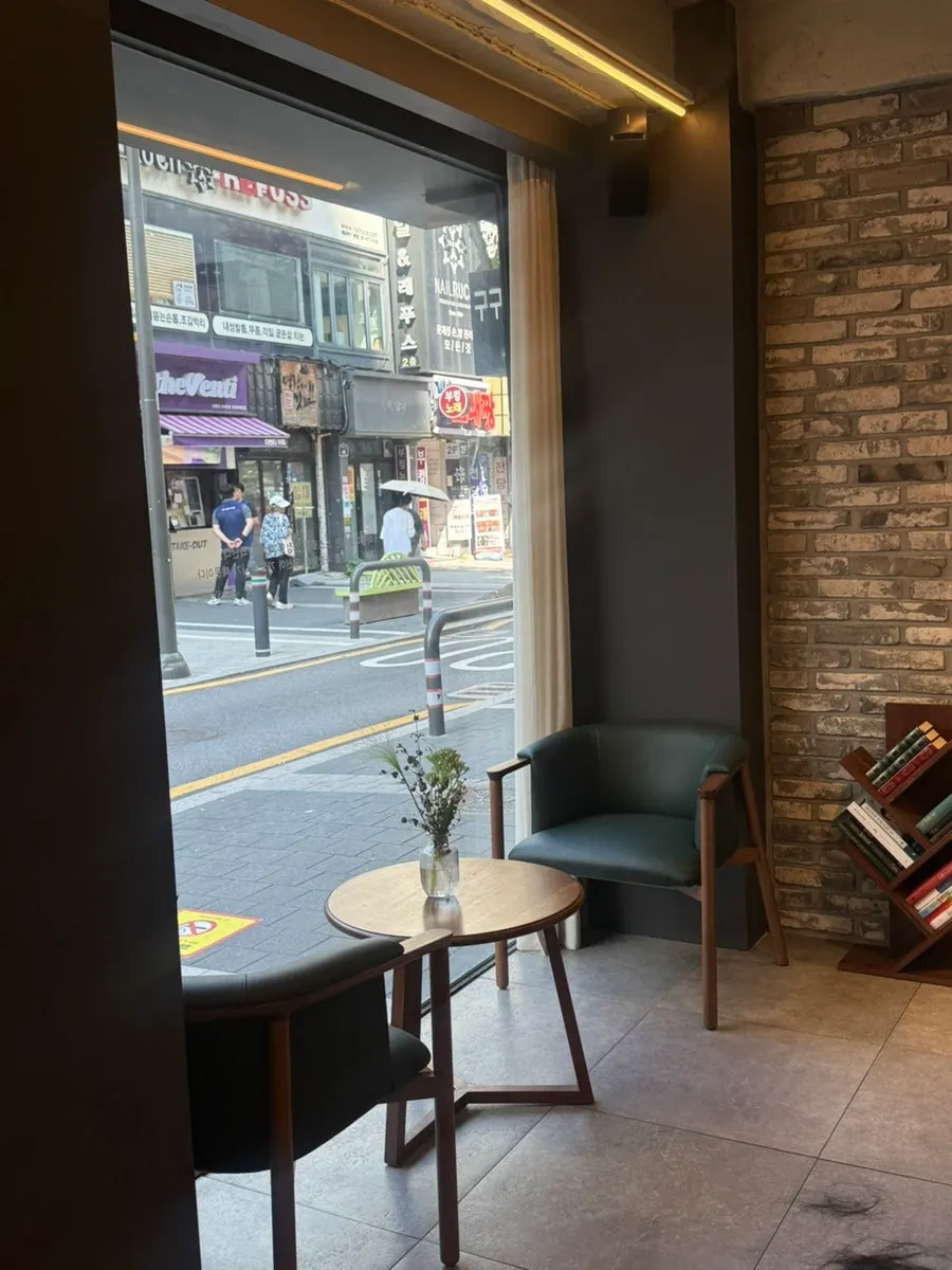 Interior of Juno Hair Cheonho Rodeo Branch