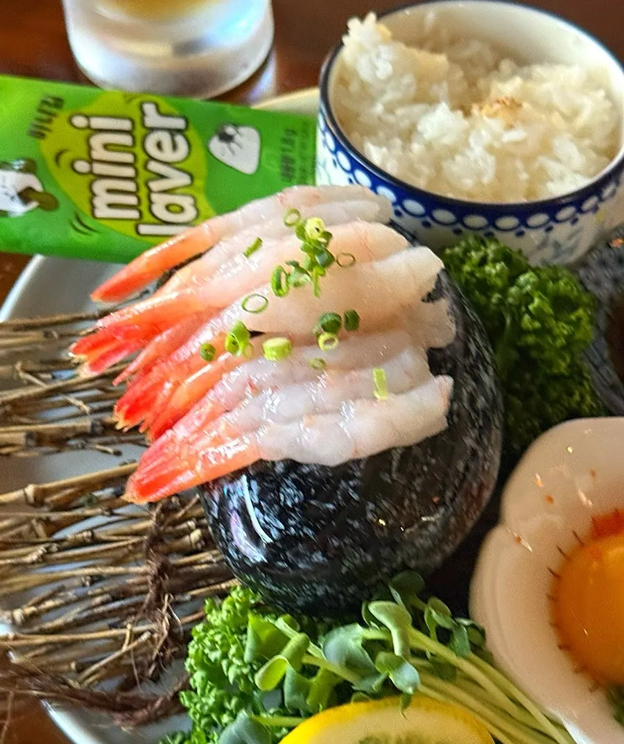 단새우와 함께 나온 밥, 계란, 김
