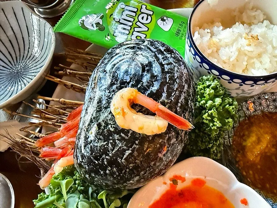 한 개만 남은 단새우 접시