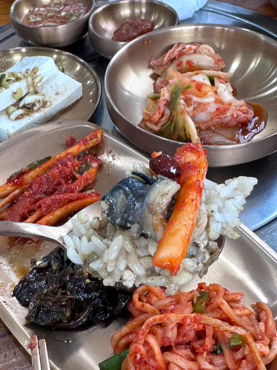 Tangy-sweet manghyang-style bibim guksu