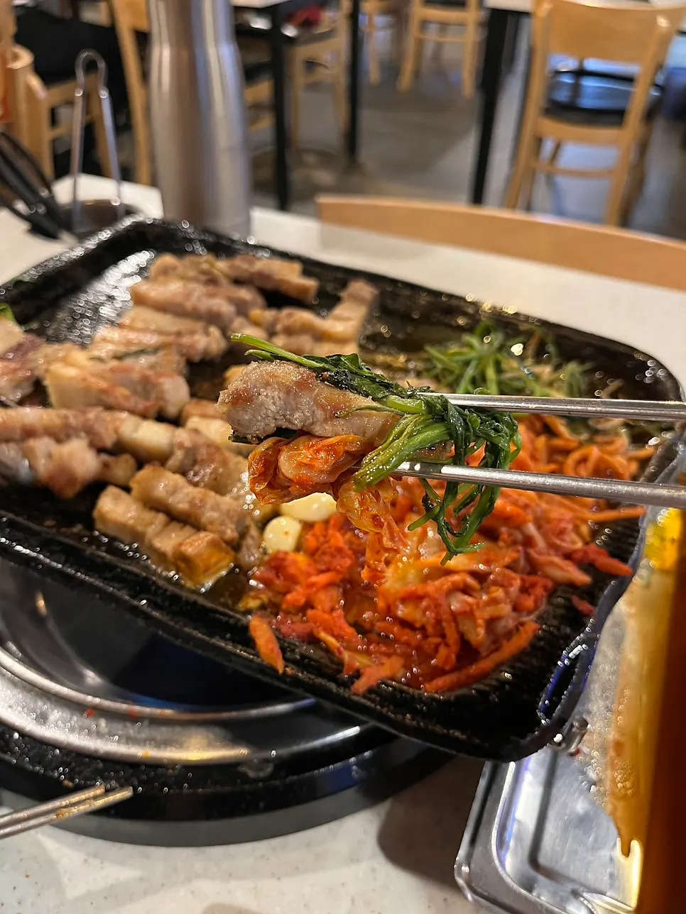 마지막까지 굽는 삼겹살과 곁들임