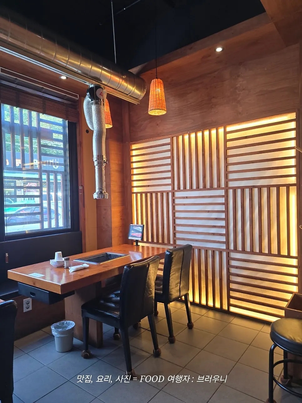 Interior seating at Cheonsanga Jangeoga Hagae Branch