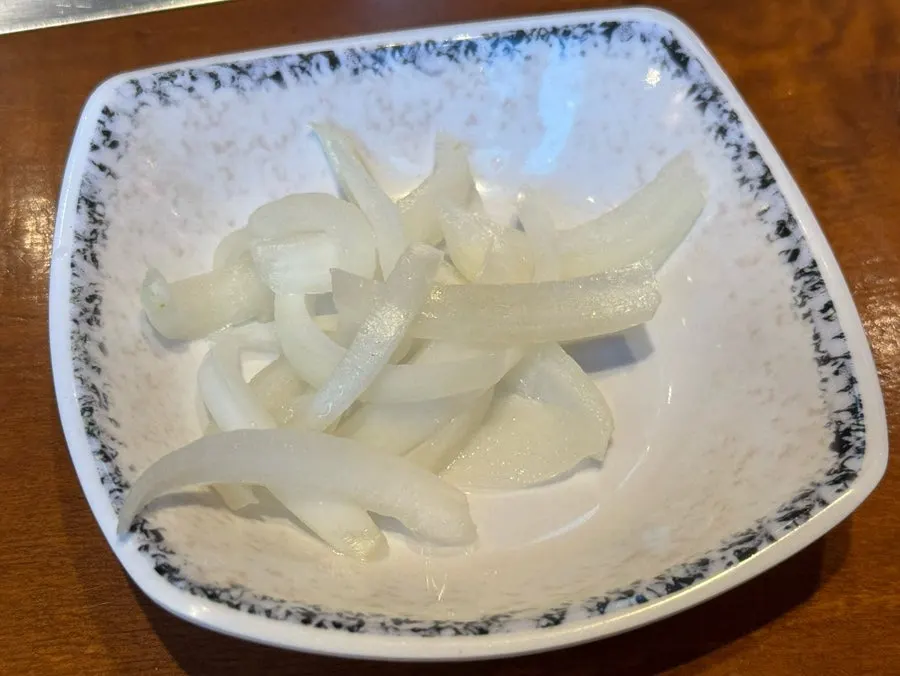 Scallion kimchi and pickled perilla leaves served with eel