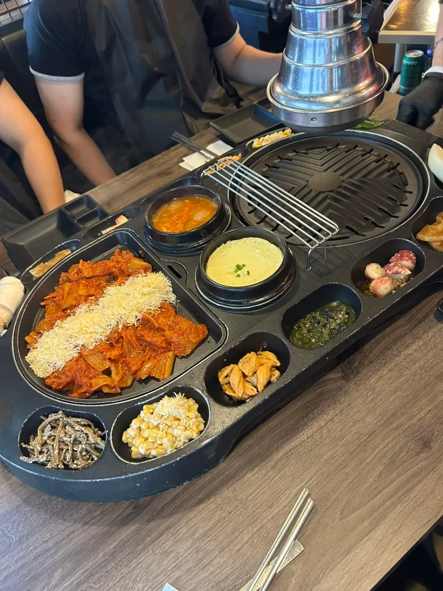 BBQ table with two burners