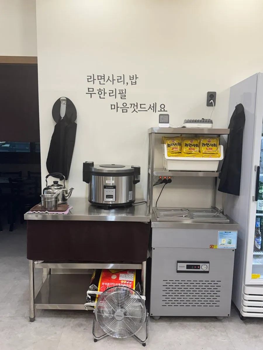 Sign for Cheongwon Restaurant's private restroom inside the store