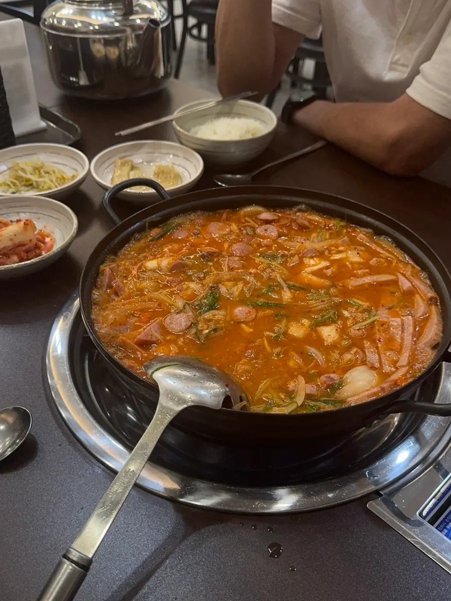 A bowl of Songtan budae-jjigae served with rice