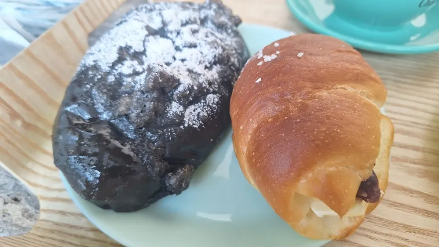 앙버터 소금빵과 만겹크루아상