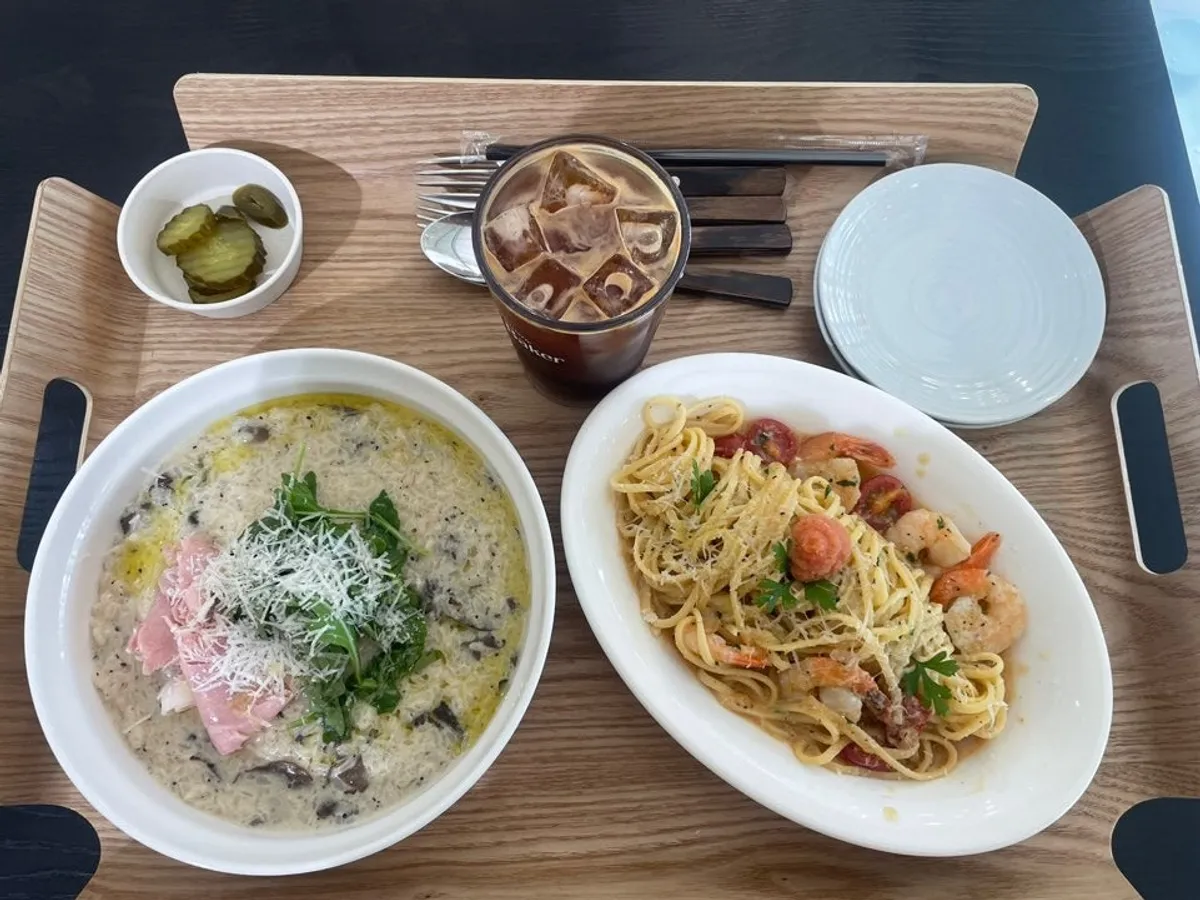 리조또와 파스타, 아이스 아메리카노 상차림