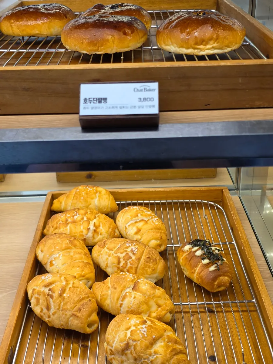 Display case full of cakes and various breads