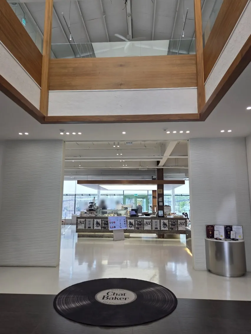 View near the entrance of Chat Baker café