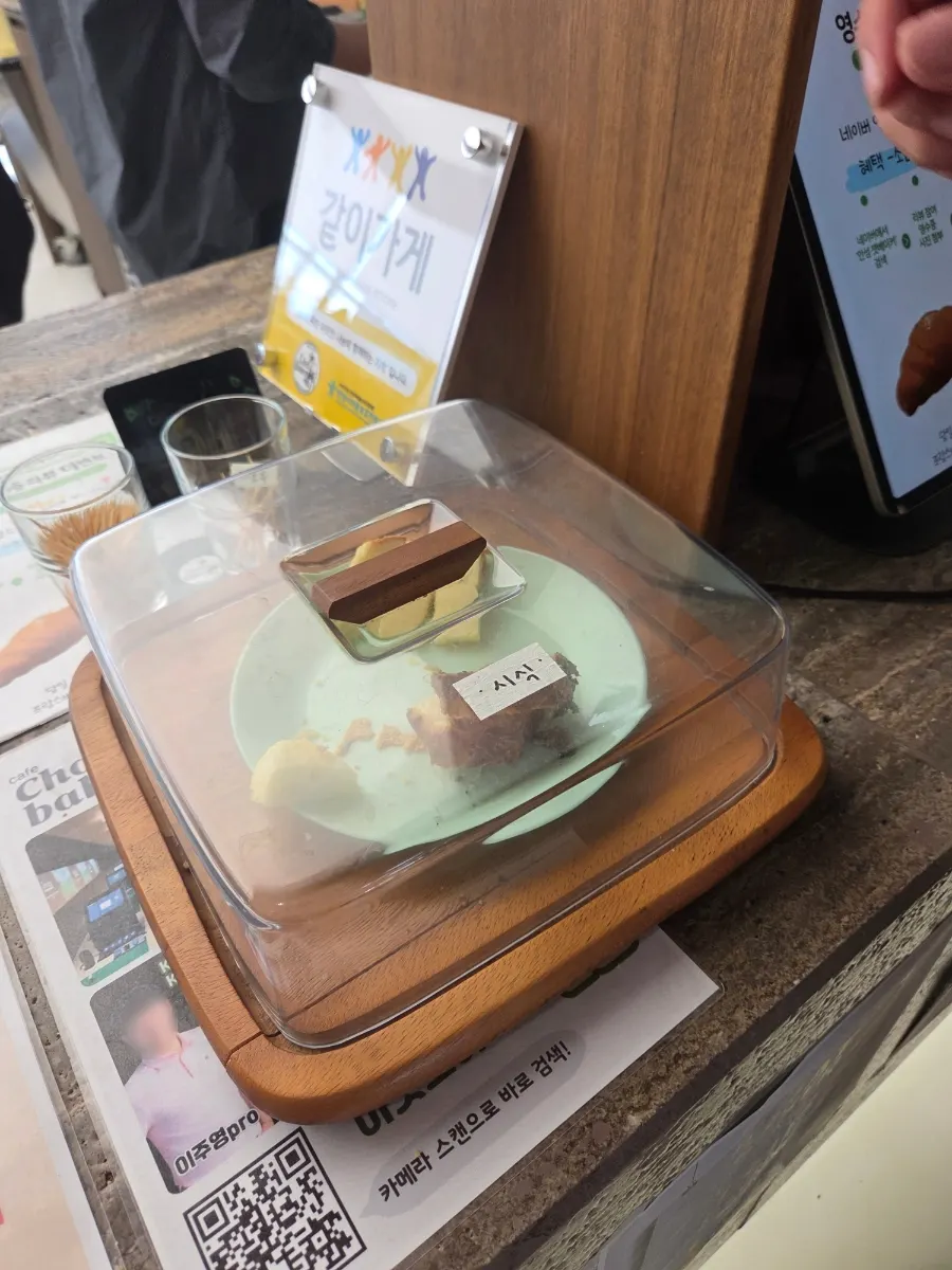Castella sample stand beside the order counter