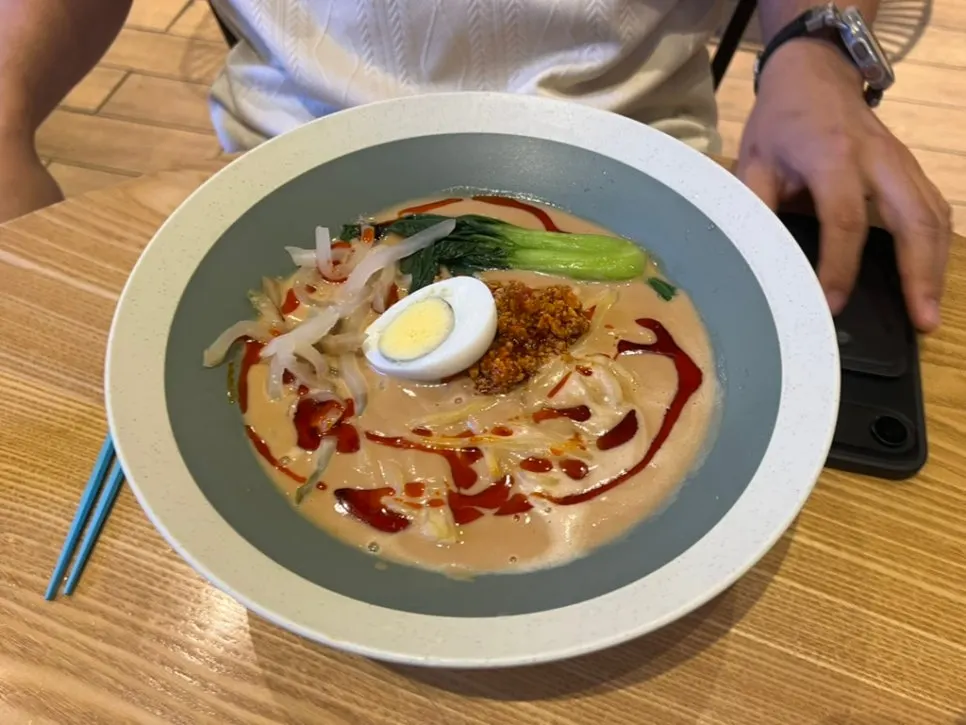 A bowl of Chibao tantanmen topped with chili oil
