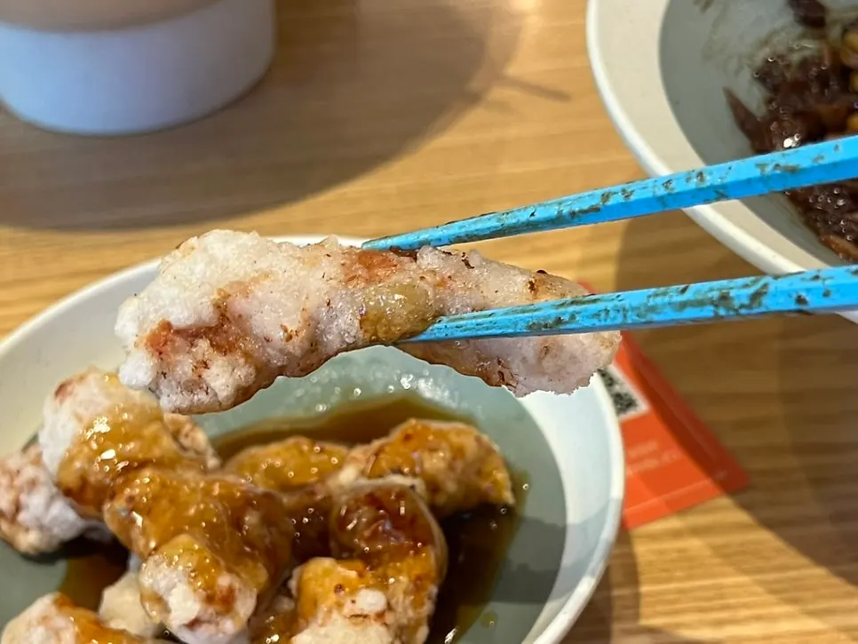 Glutinous rice tangsuyuk dipped in sauce