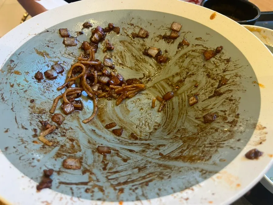 푸드코트 자리에서 먹는 치바오 중식 한 끼