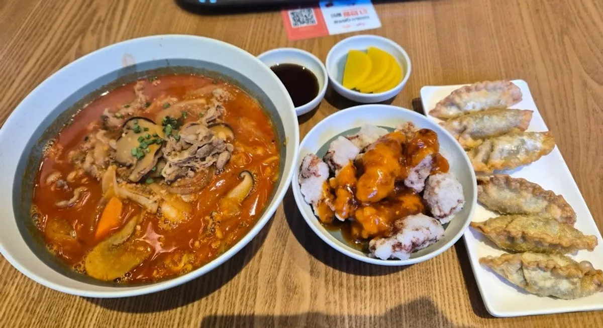 치바오 소고기짬뽕과 왕교자 한 상