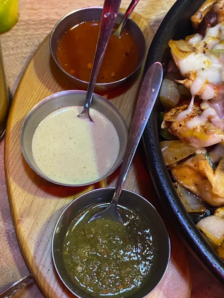 토마토 로하·토마틸로 베르데·라임 베르데 살사소스