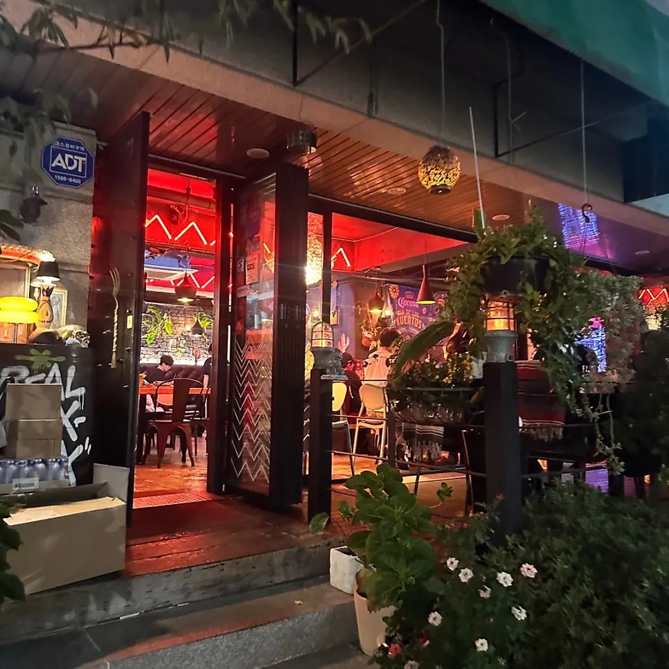 칠랑고 선릉본점 입구와 간판