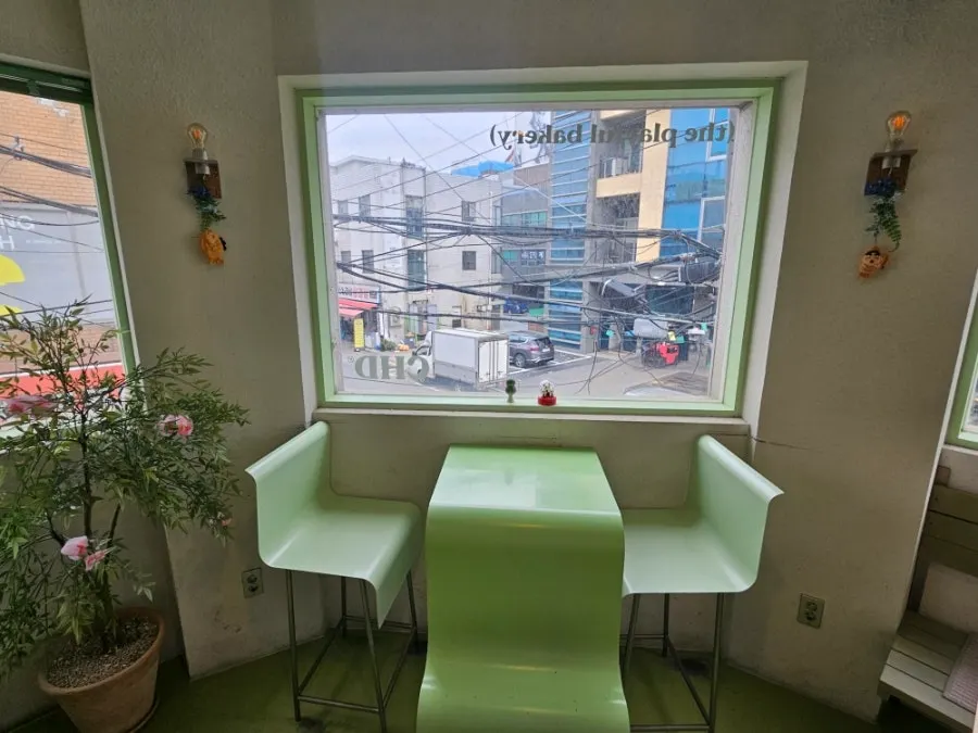 2인석과 3인석으로 구성된 좌석 구조