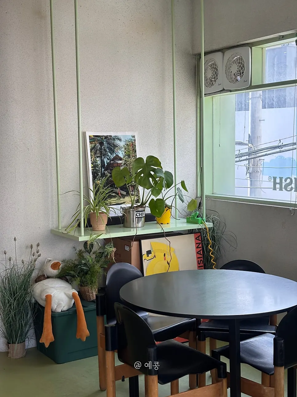 차일디쉬 2층 카페 공간 분위기