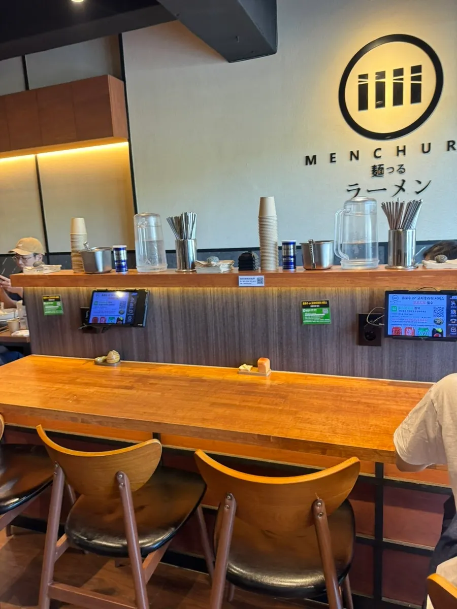 Two-person and four-person table seating