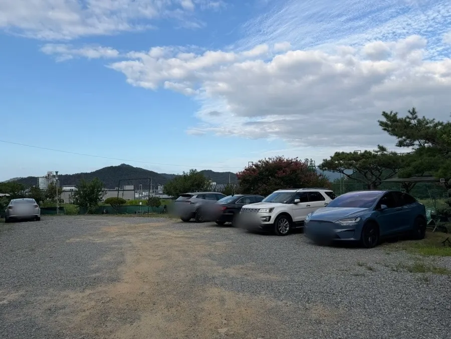 Parking area at Yaksamgol Garden