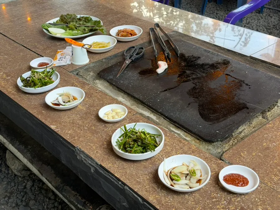 Side dishes served immediately after ordering