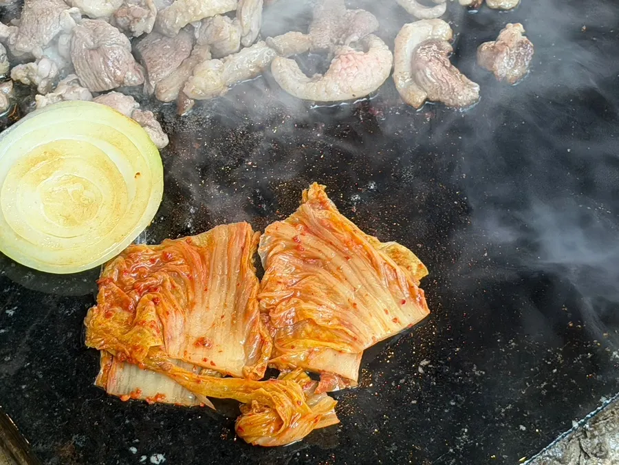Kimchi grilled on the stone griddle
