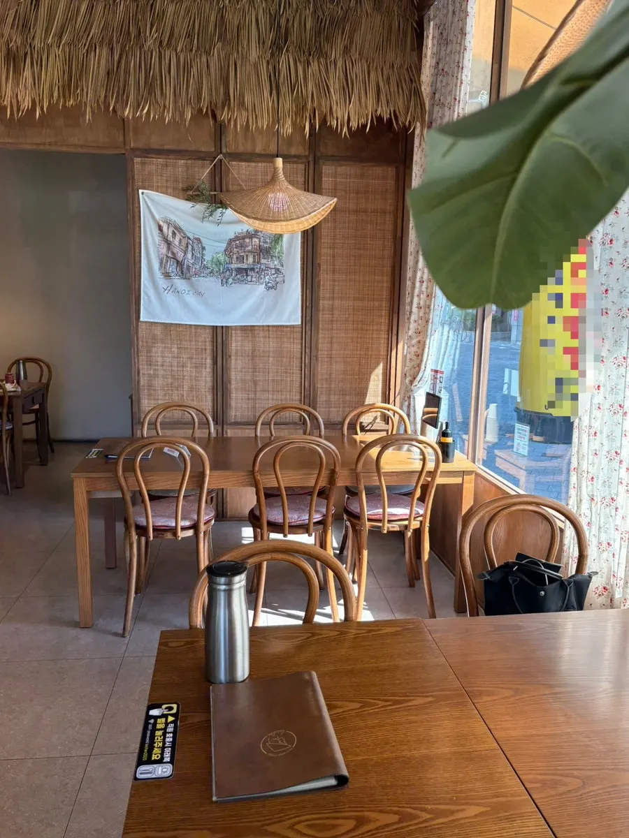 Group seating at Raichen Chilgok Branch, great for gatherings
