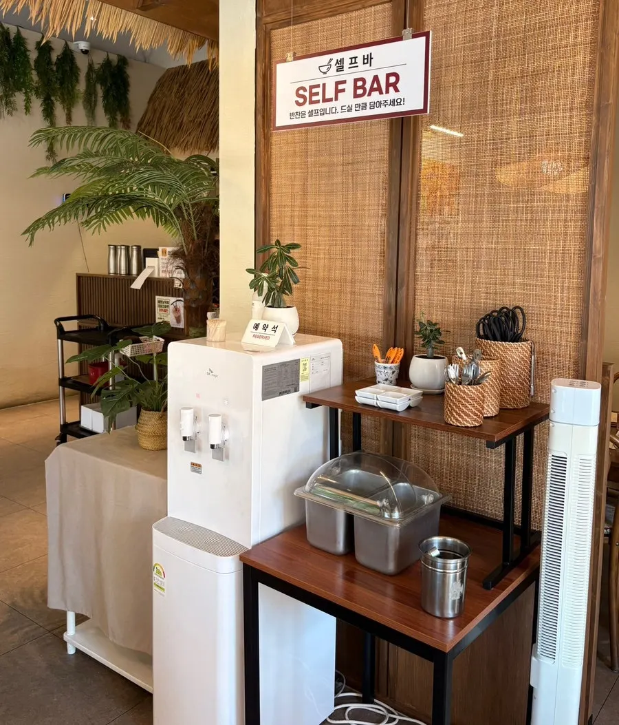 Self-serve bar for basic side dishes and tableware